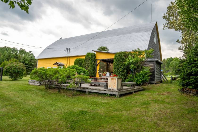 2 - Bâtiment commercial à vendre, Saint-Siméon (Code - ss073, Charlevoix)