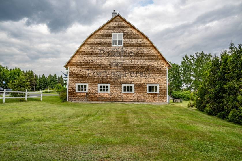 6 - Bâtiment commercial à vendre, Saint-Siméon (Code - ss073, Charlevoix)