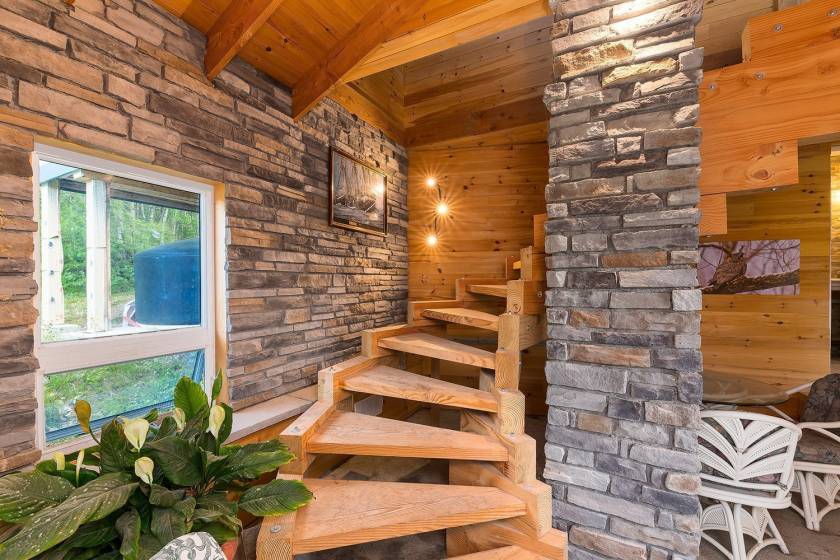 8 - Maison à vendre, Saint-Urbain (Code - su081, Charlevoix)