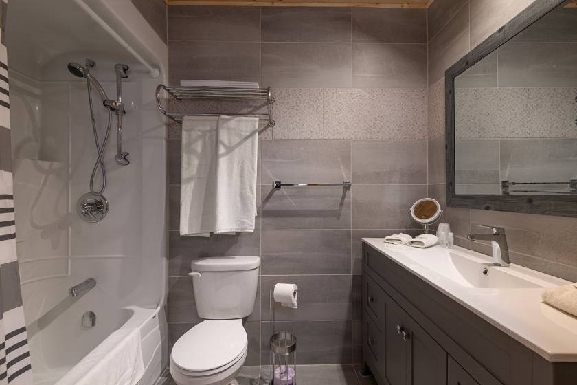 16 - Bâtiment commercial à vendre, Petite-Rivière-Saint-François (Code - pr713, Charlevoix)