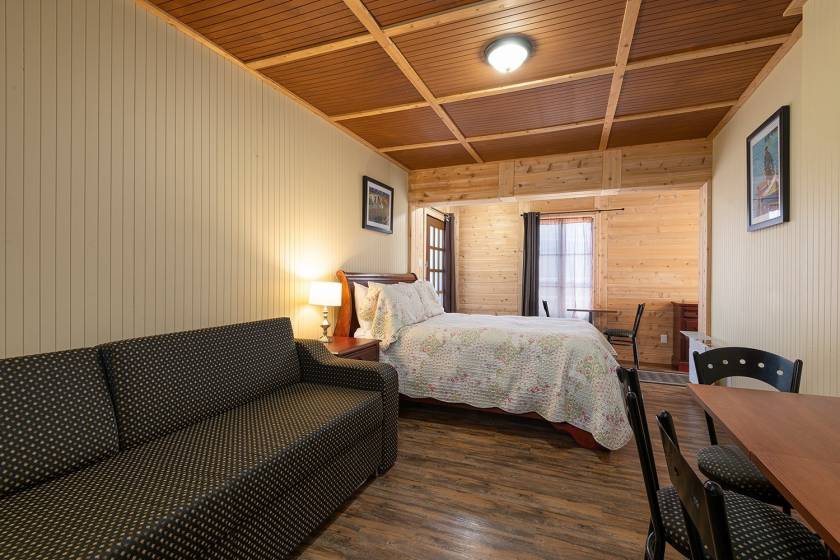 17 - Bâtiment commercial à vendre, Petite-Rivière-Saint-François (Code - pr713, Charlevoix)