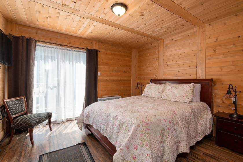 18 - Bâtiment commercial à vendre, Petite-Rivière-Saint-François (Code - pr713, Charlevoix)