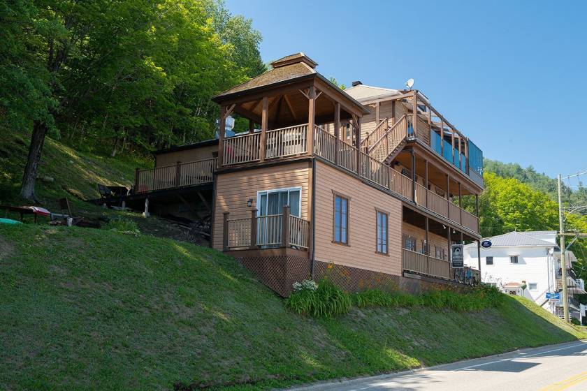 2 - Bâtiment commercial à vendre, Petite-Rivière-Saint-François (Code - pr713, Charlevoix)