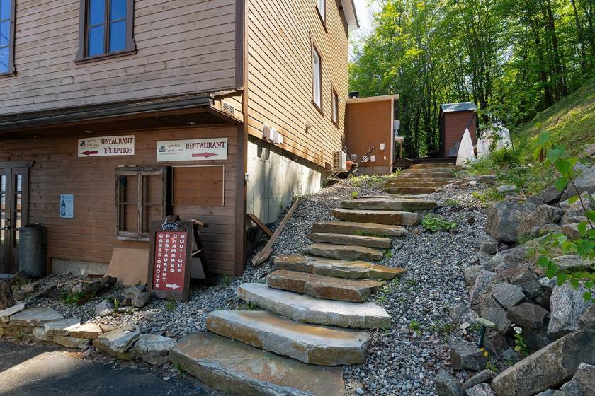3 - Bâtiment commercial à vendre, Petite-Rivière-Saint-François (Code - pr713, Charlevoix)