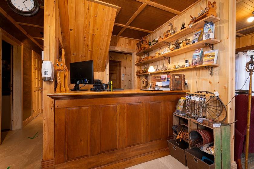 5 - Bâtiment commercial à vendre, Petite-Rivière-Saint-François (Code - pr713, Charlevoix)