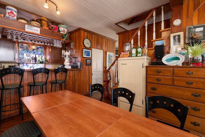 6 - Bâtiment commercial à vendre, Petite-Rivière-Saint-François (Code - pr713, Charlevoix)