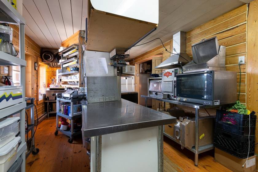 8 - Bâtiment commercial à vendre, Petite-Rivière-Saint-François (Code - pr713, Charlevoix)