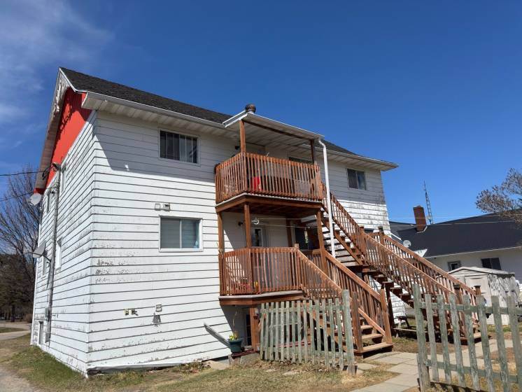 6 - Triplex à vendre, (Code - 001, )