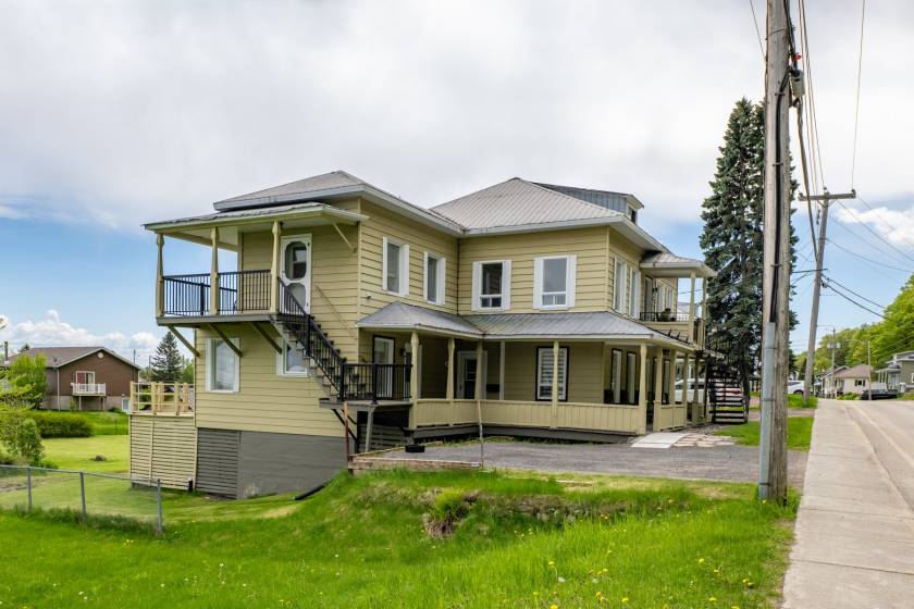 1 - Triplex à vendre, Petite-Rivière-Saint-François (Code - pr851, Charlevoix)