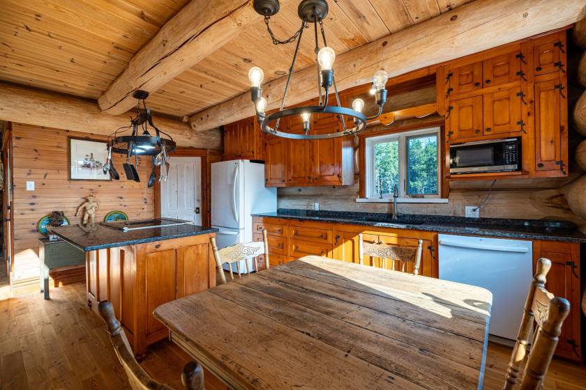 10 - Maison à vendre, Saint-Urbain (Code - su089, Charlevoix)