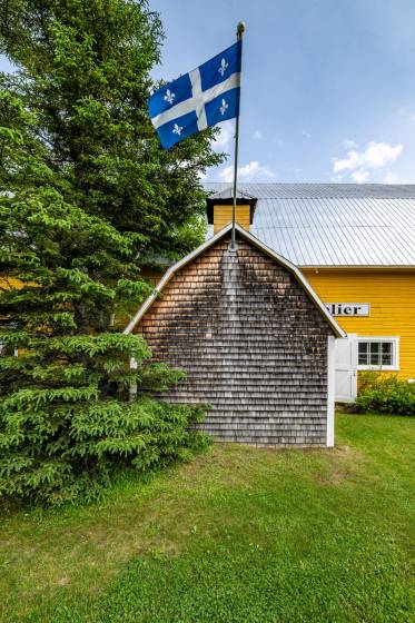 15 - Bâtiment commercial à vendre, Saint-Siméon (Code - ss069, Charlevoix)