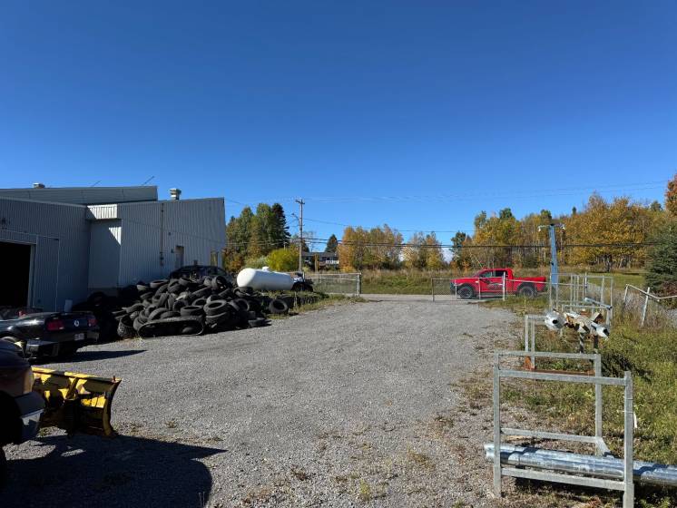 5 - Bâtiment commercial à vendre, Saint-Ferréol-les-Neiges (Code - sfn011, Charlevoix)