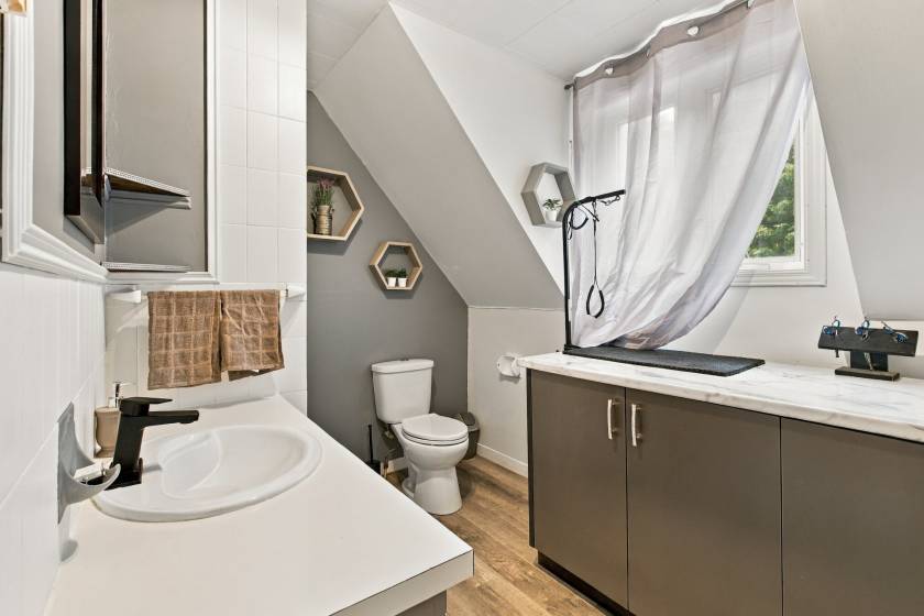 16 - Maison à vendre, Petite-Rivière-Saint-François (Code - pr879, Charlevoix)